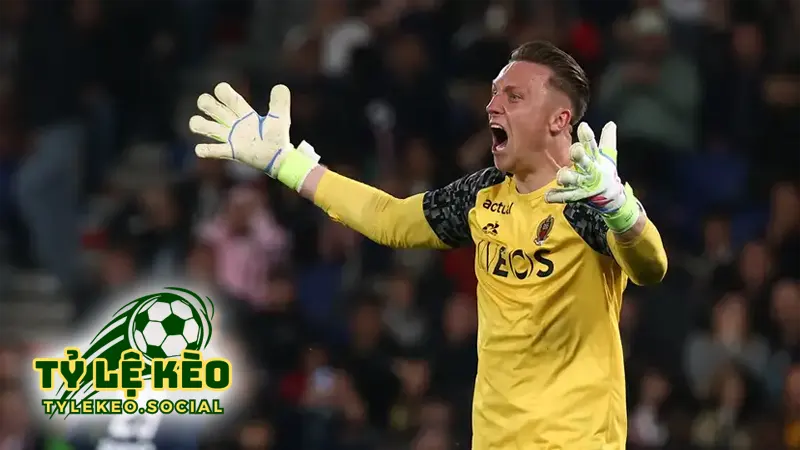 Cựu thủ môn PSG Marcin Bulka đã khiến CLB cũ của mình ôm hận