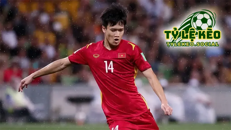 Hoàng Đức sẽ có cơ hội đối đầu với các tiền vệ nổi tiếng thế giới như Casemiro hay Bruno Fernandes