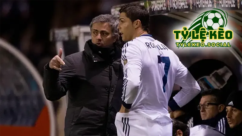 Mourinho và Ronaldo có mối quan hệ thăng trầm ở Real Madrid và MU