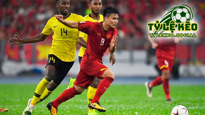 Quang Hải là một trong ba cầu thủ được HLV Kim Sang-Sik lựa chọn giao hữu với Man Utd